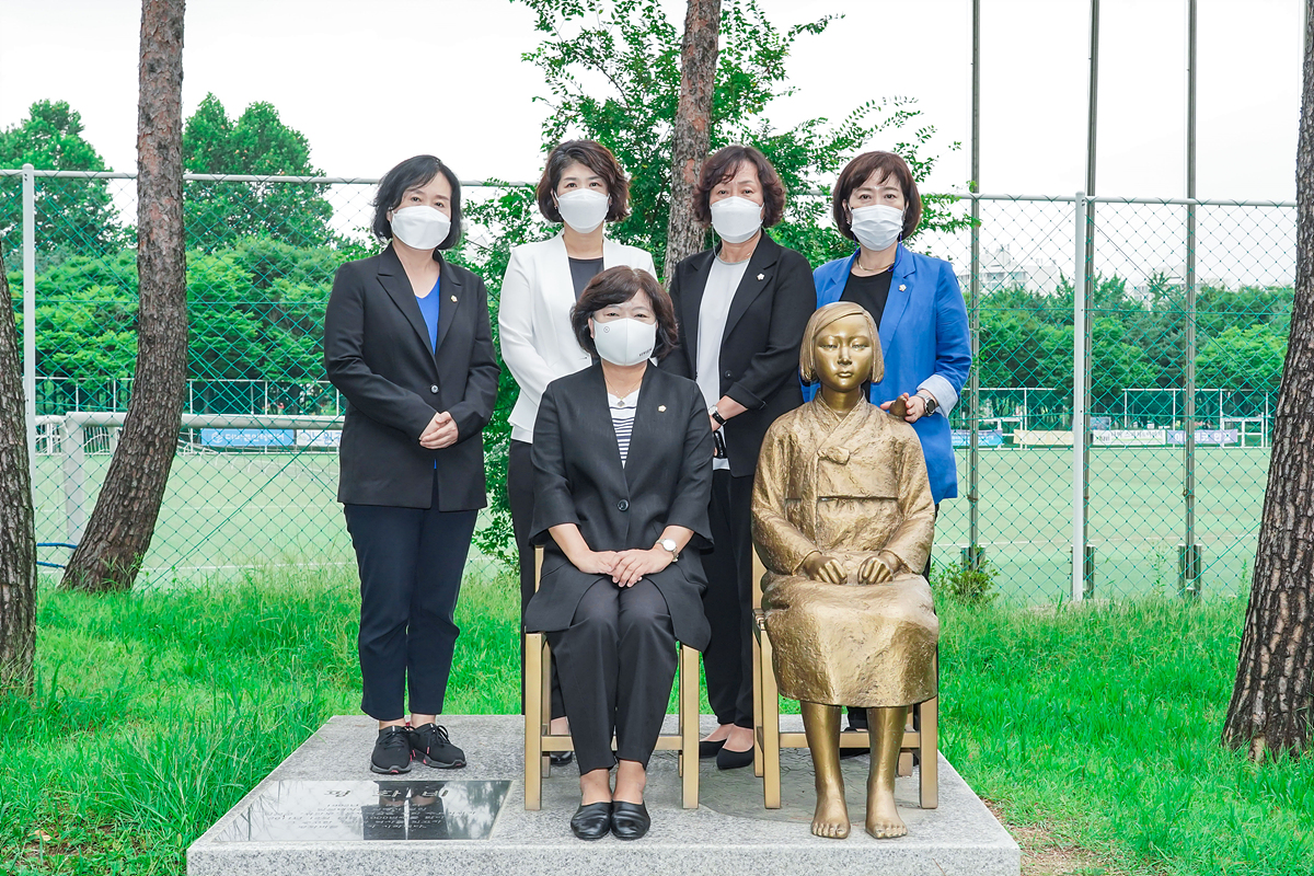 세계 일본군 위안부 피해자 기림의 날 - 10