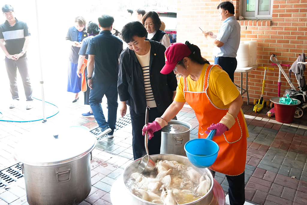 하계2동 새마을부녀회 삼계탕봉사 격려방문 - 3