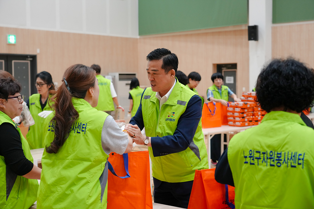 의장님 노원구 자원봉사센터 추석맞이 키트제작 격려방문 - 10