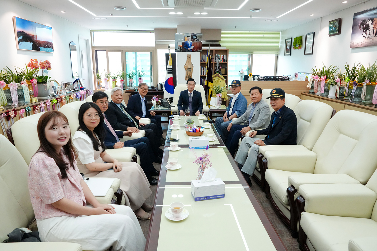 노원구 지역발전 유공자 표창 수여 및 다문화가족 후원품 전달식 - 1