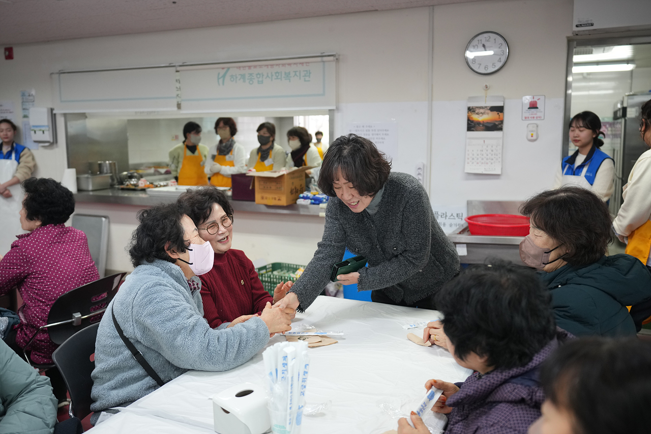 하계종합사회복지관 설날떡국행사 - 9