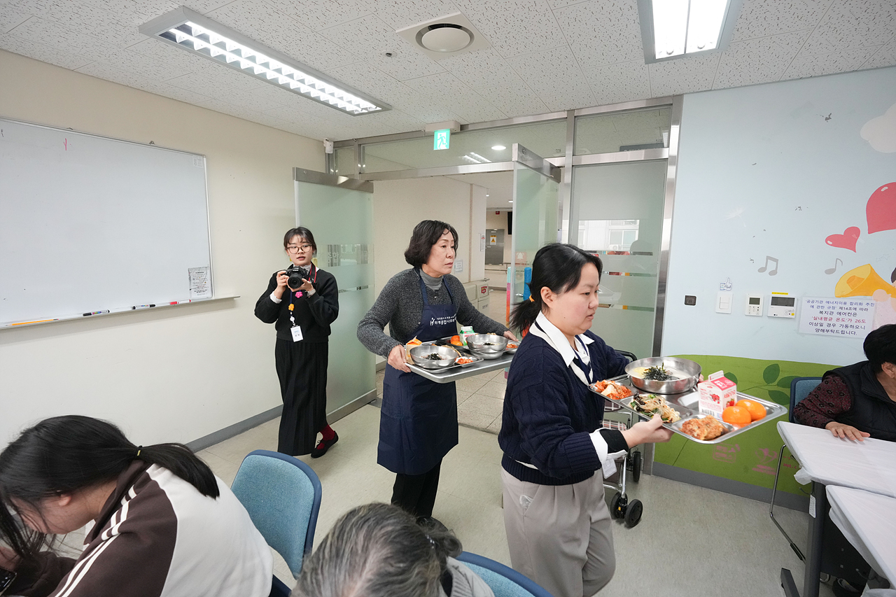 하계종합사회복지관 설날떡국행사 - 25