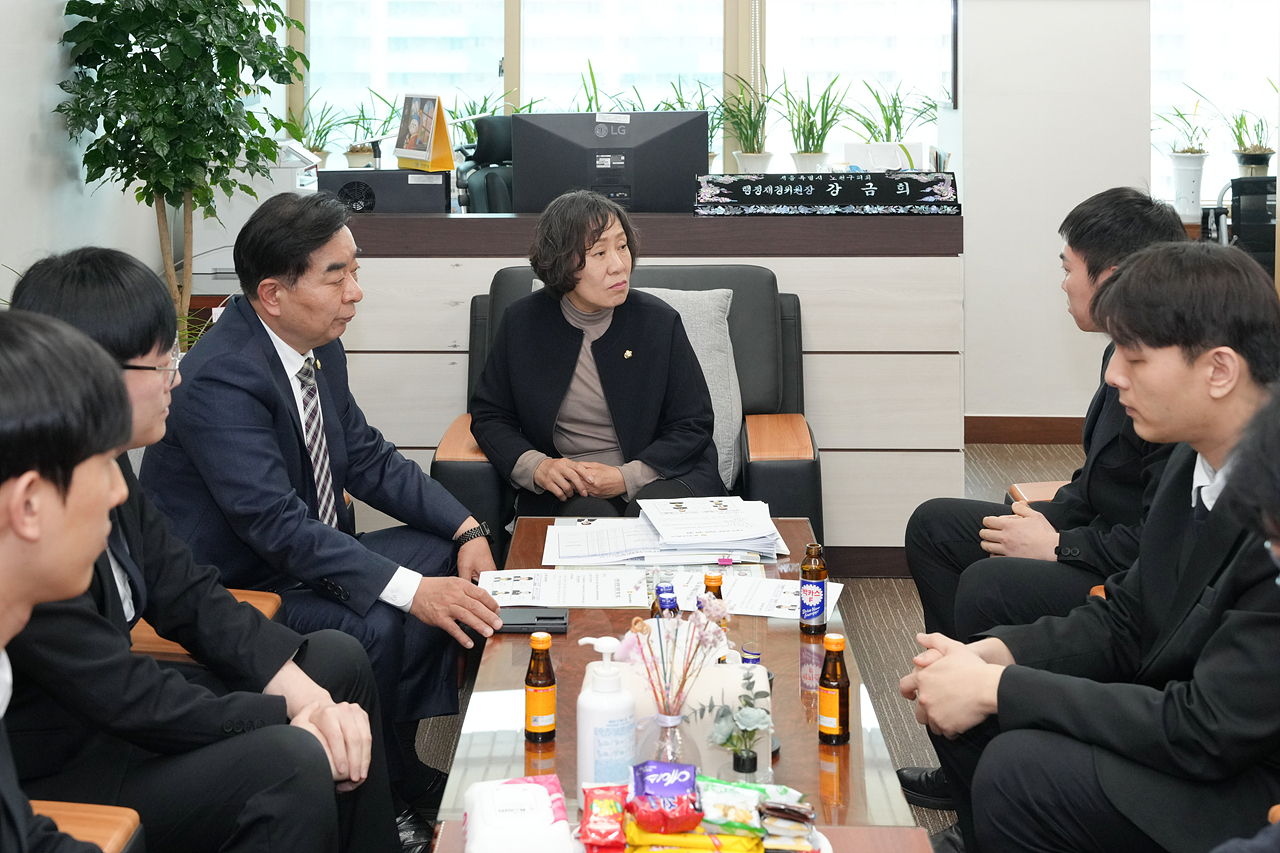행정재경위원회 구청사 보안관 방문 - 1