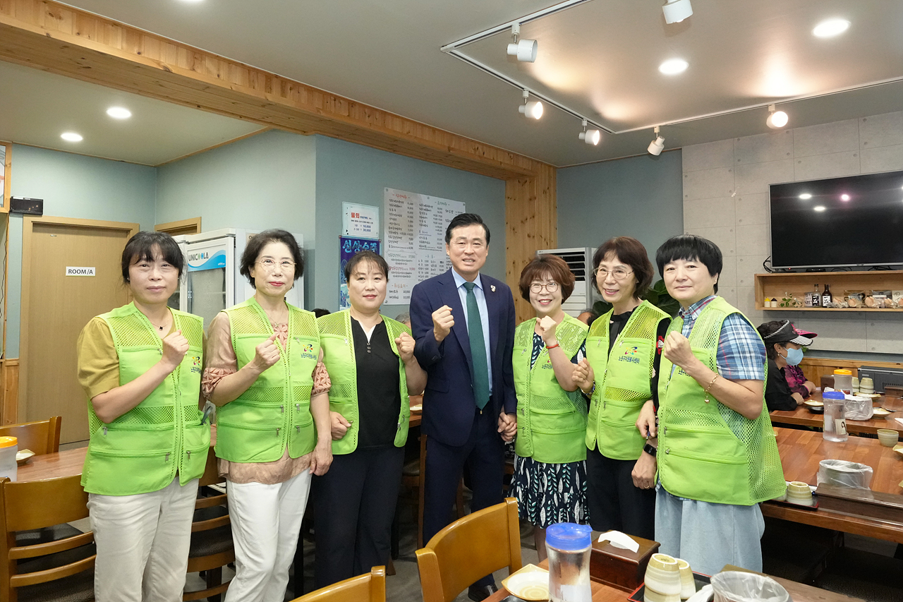 여름철 어르신 건강기원 삼계탕 나눔행사(하계1동자원봉사캠프) - 8