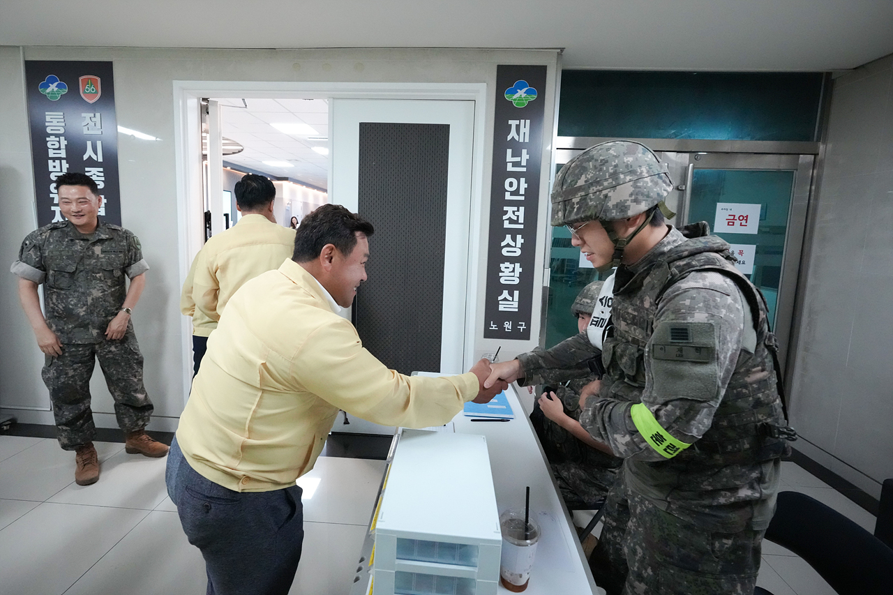의장단 을지연습 종합상황실 격려 방문 - 1