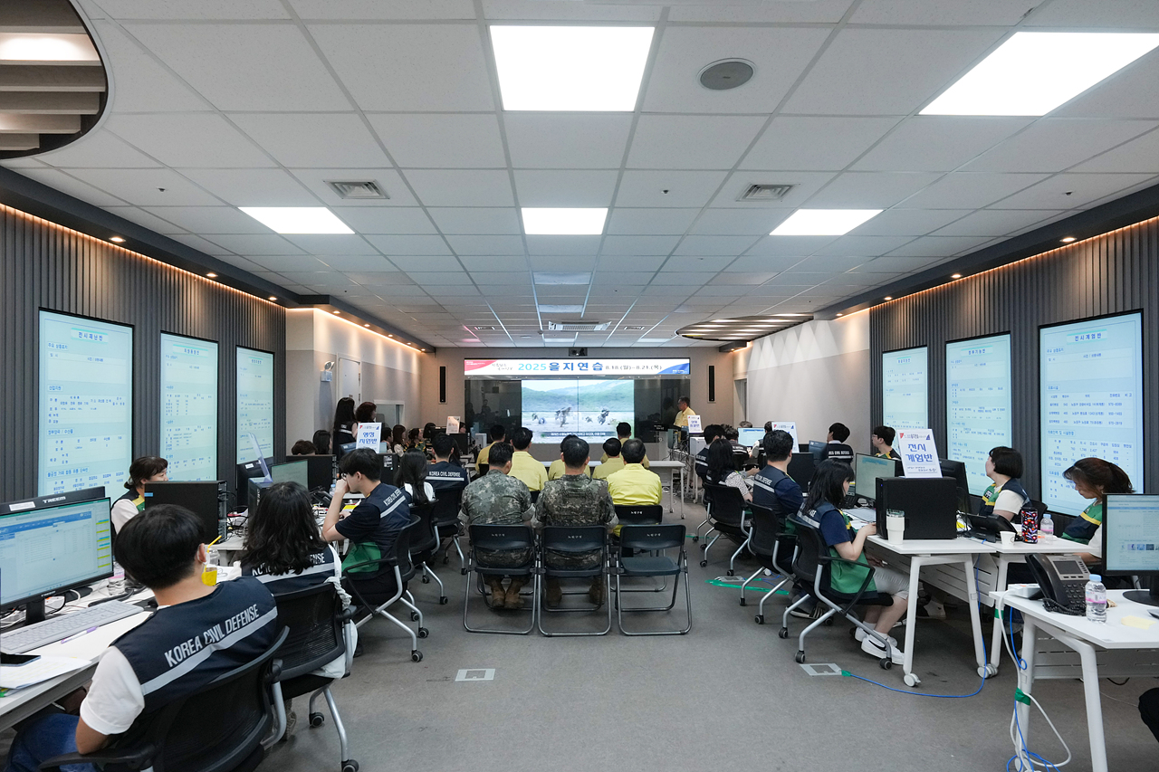 의장단 을지연습 종합상황실 격려 방문 - 2