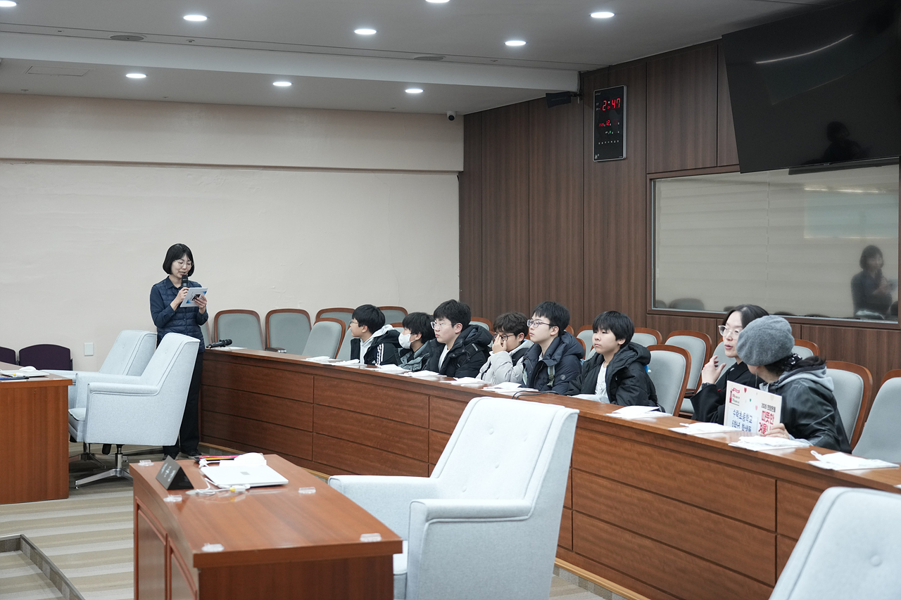 수락초 의회 본회의장 방문 - 5