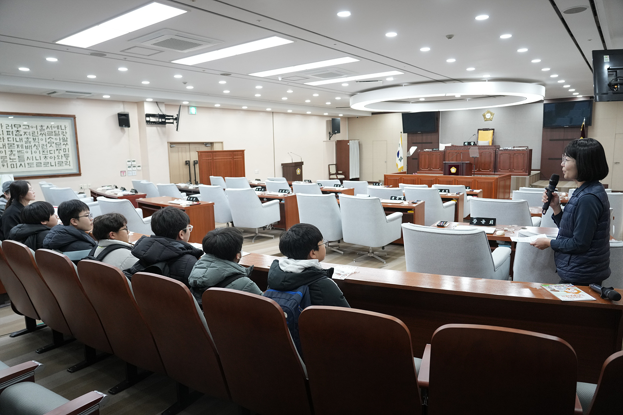 수락초 의회 본회의장 방문 - 4