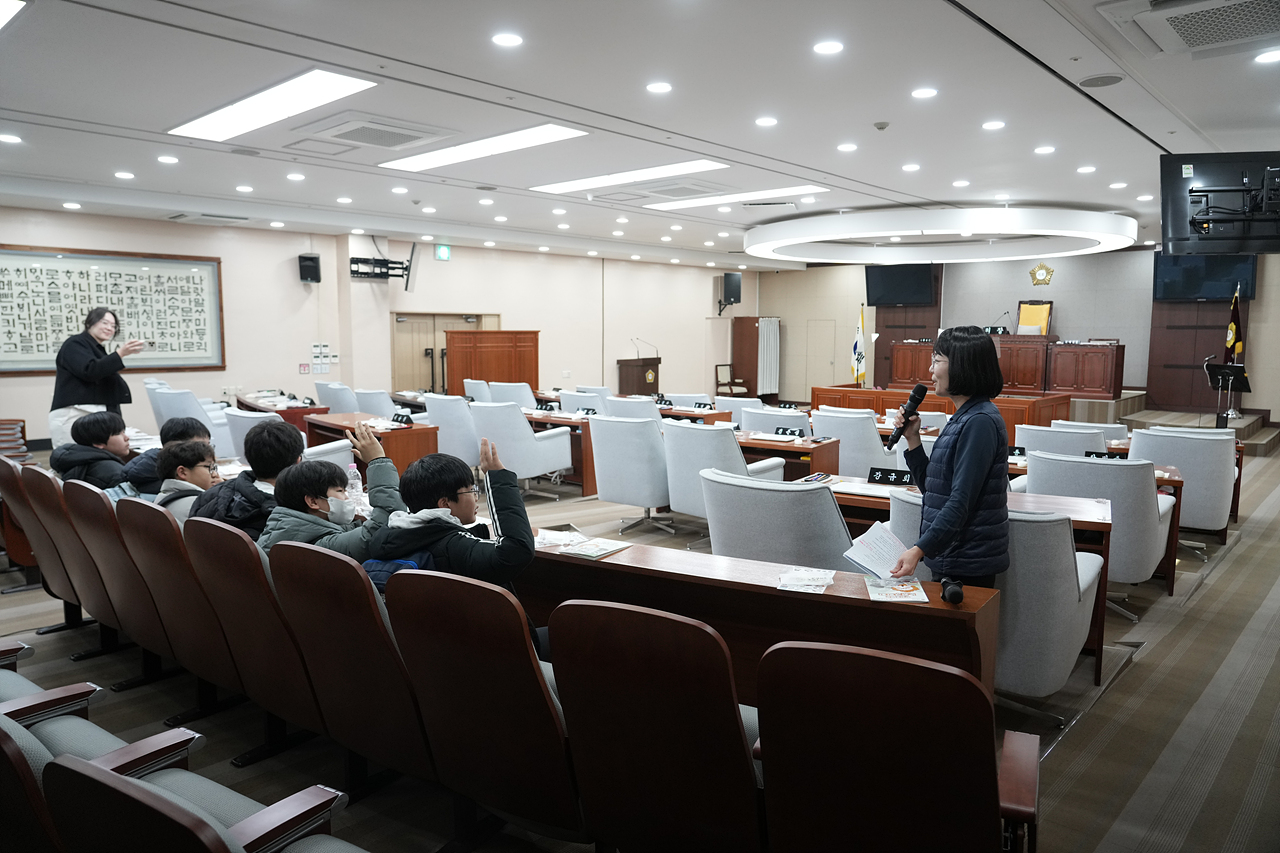 수락초 의회 본회의장 방문 - 8