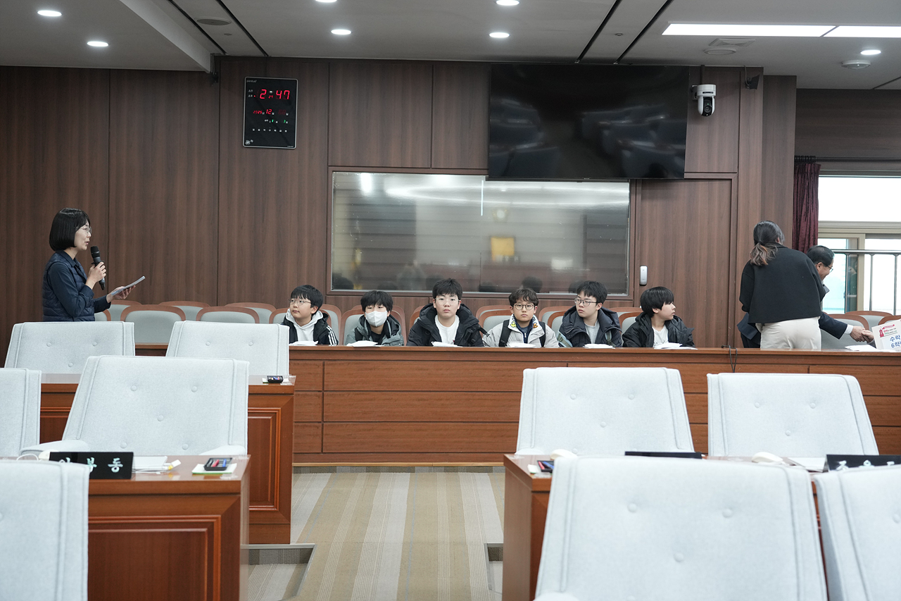 수락초 의회 본회의장 방문 - 6