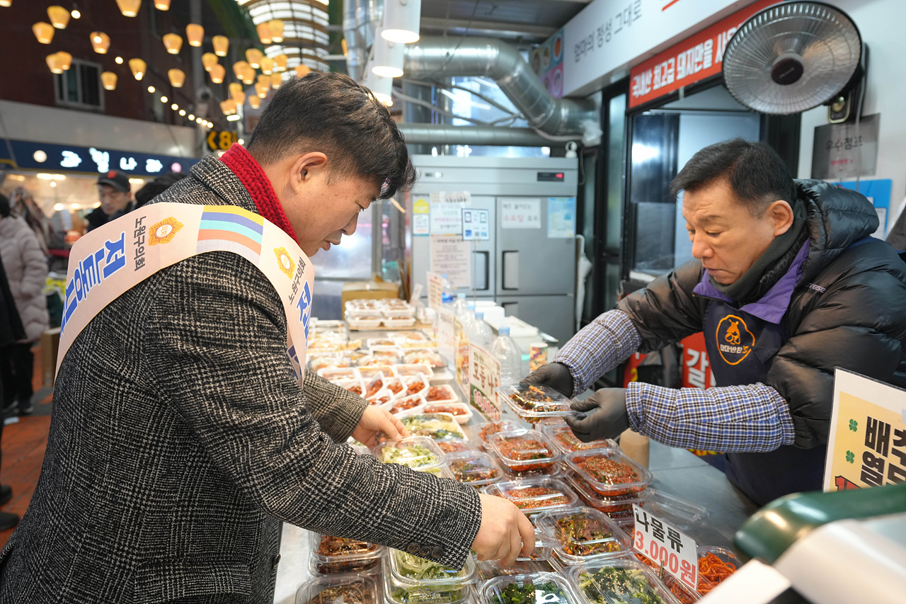 설맞이 의회 전통시장 장보기 행사(공릉도깨비시장) - 11