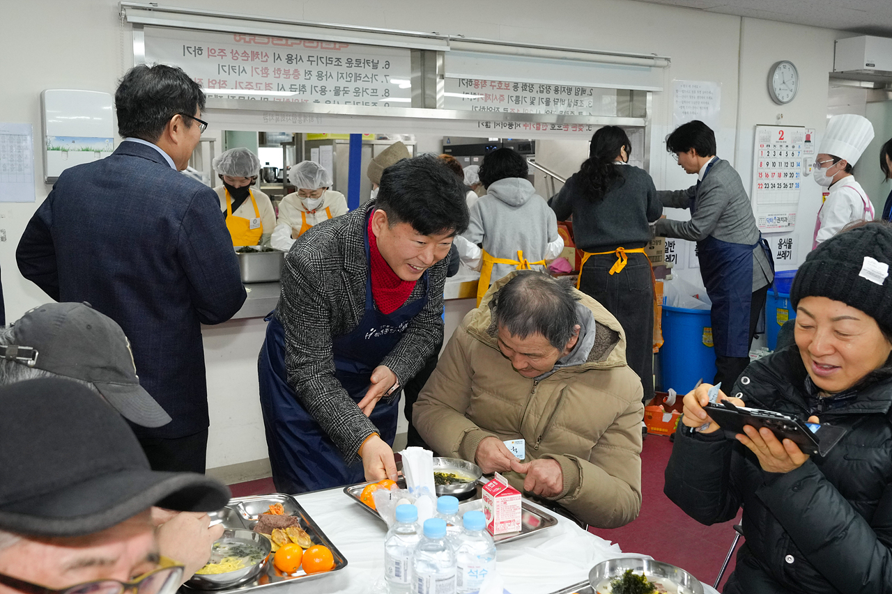 하계종합사회복지관 설날 떡국 행사 - 4