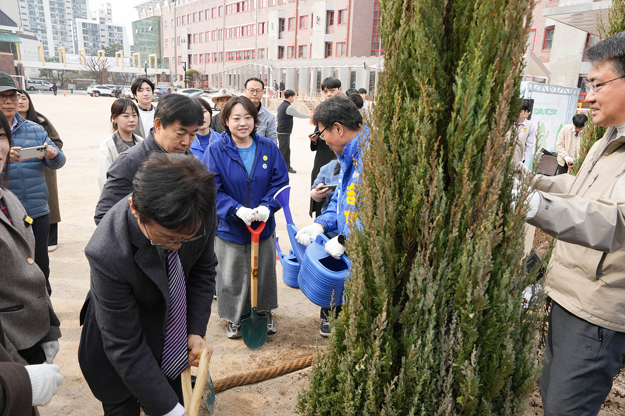 주민 참여 100만그루 나무심기 행사 - 6