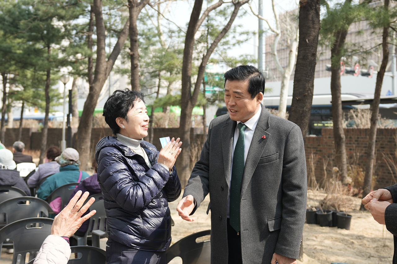 주민 참여 100만그루 나무심기 행사 - 1