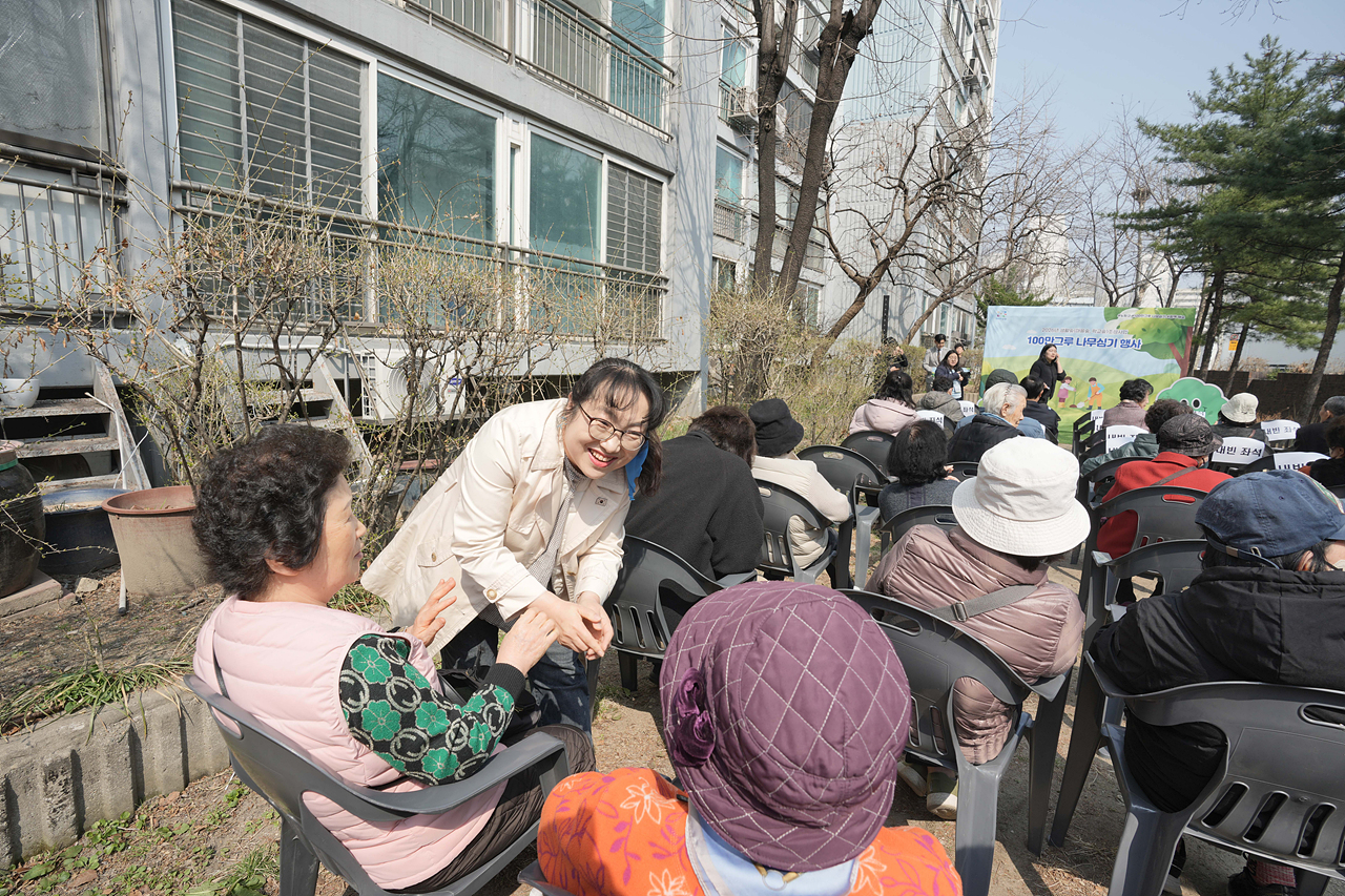 주민 참여 100만그루 나무심기 행사 - 2