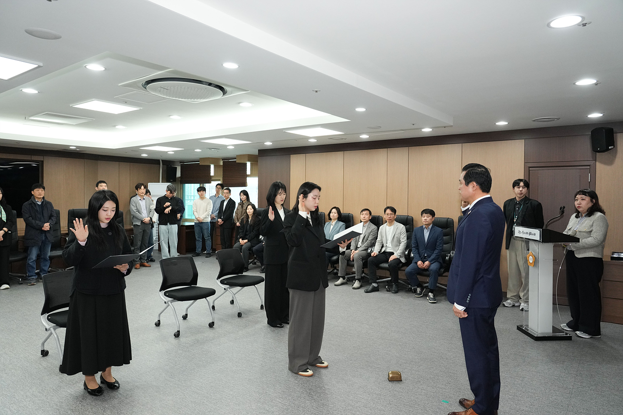 신규 공무원 임용장 수여식 - 8