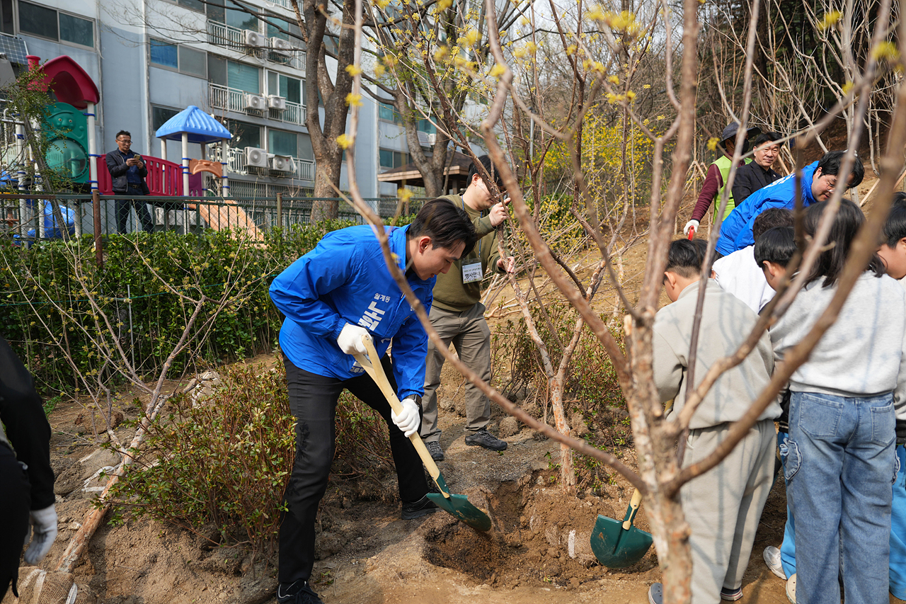 주민 참여 100만그루 나무심기 행사 - 15
