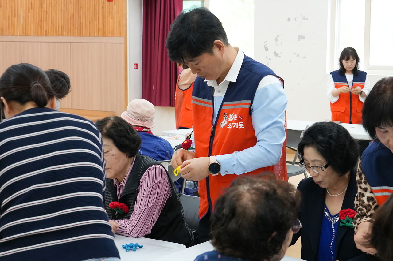 어르신과 함께 손으로 잇는 탄소중립 양말목공예 - 2