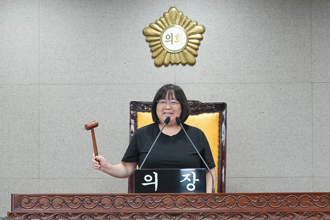 의장실 손님 방문(중2,3동 자원봉사캠프 임원) - 3