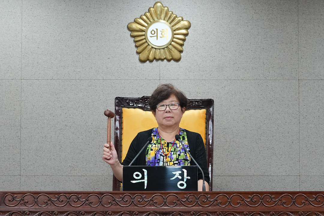 의장실 손님 방문(중2,3동 자원봉사캠프 임원) - 6