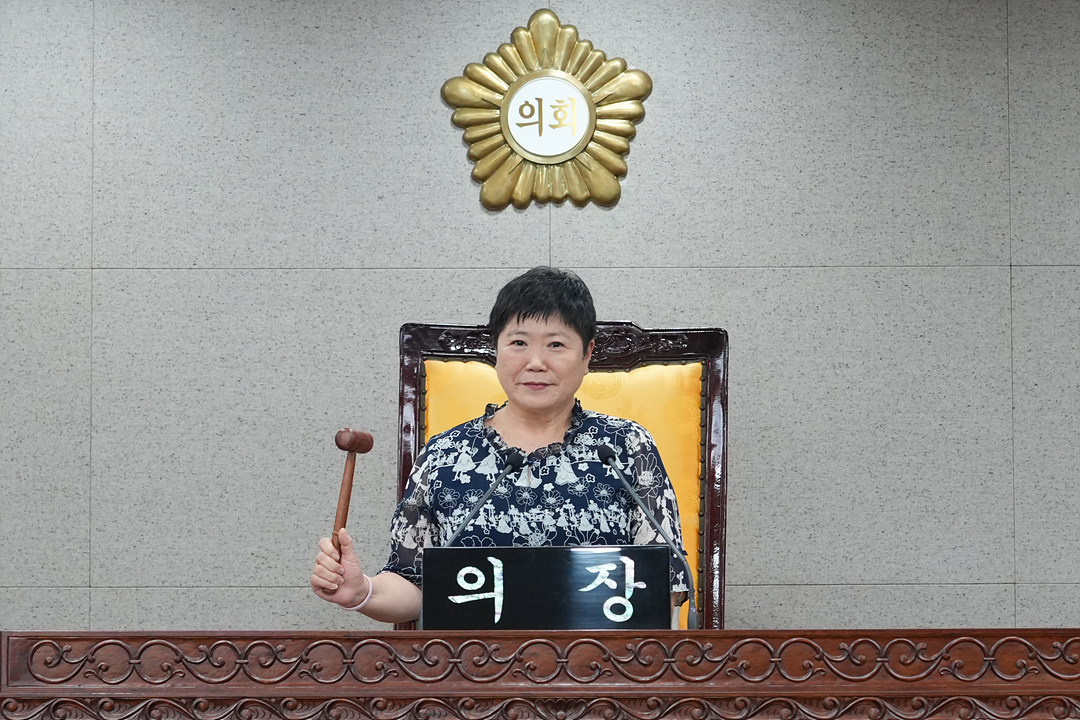 의장실 손님 방문(중2,3동 자원봉사캠프 임원) - 5