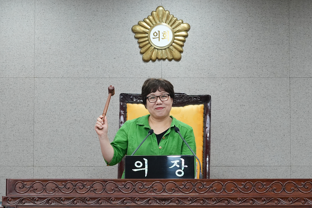 의장실 손님 방문(중2,3동 자원봉사캠프 임원) - 4
