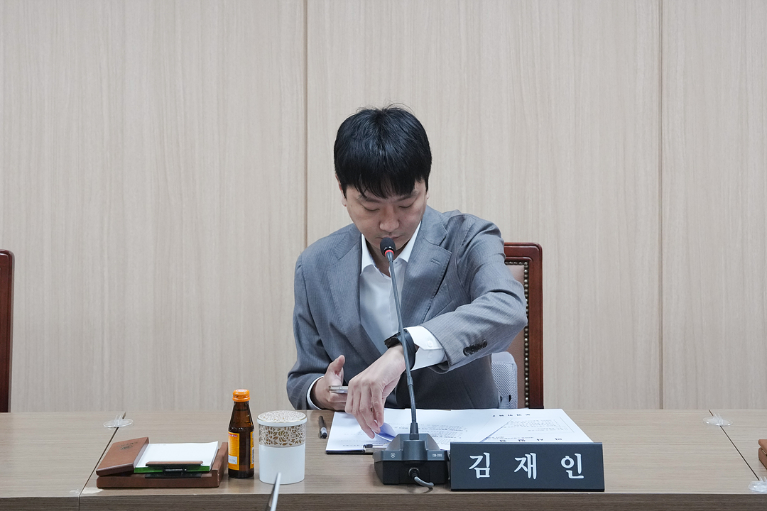 제300회 임시회 폐회중 운영위원회 제2차 회의 - 6