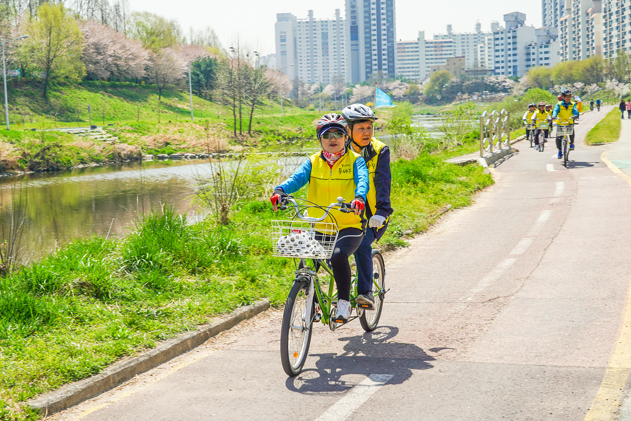 시각장애인과 자전거 함께 타기 행사 - 17