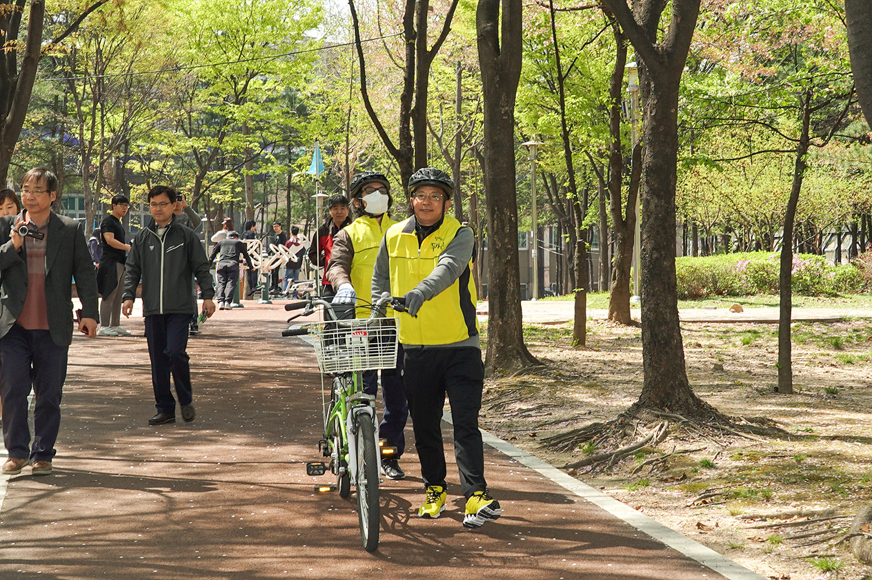 시각장애인과 자전거 함께 타기 행사 - 12