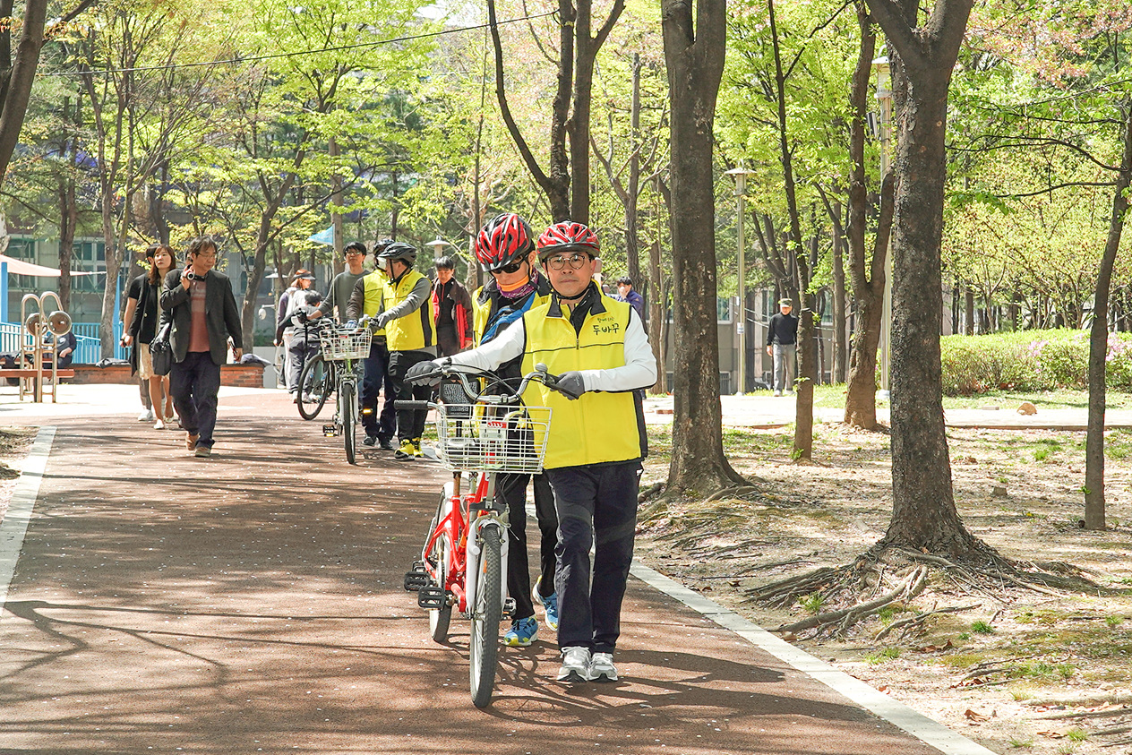 시각장애인과 자전거 함께 타기 행사 - 2