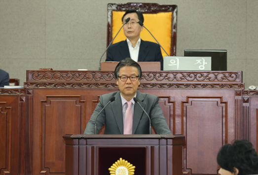 제208회 정례회 1차 본회의 - 11